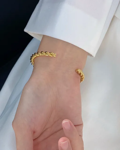 Twisted bangle bracelet