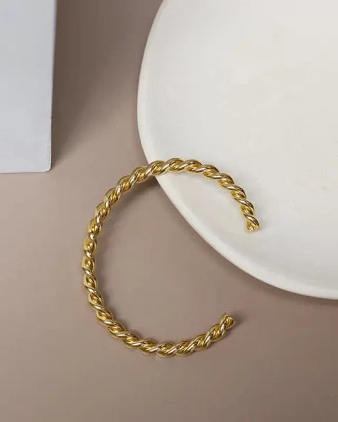 Twisted bangle bracelet